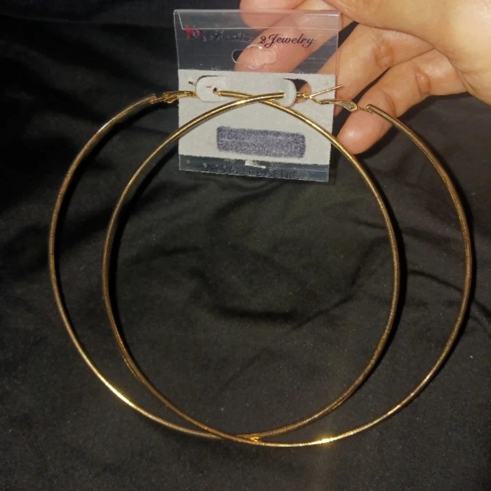 NEW Women Gold Fashion big hoops earrings - Picture 3 of 4